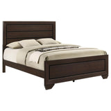 Cama Queen con paneles de madera Kauffman en color cacao oscuro
