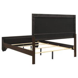 Cama Queen con paneles de madera Kauffman en color cacao oscuro