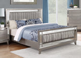 Cama King con paneles Leighton Wood Eastern, color mercurio metálico