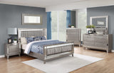 Cama King con paneles Leighton Wood Eastern, color mercurio metálico