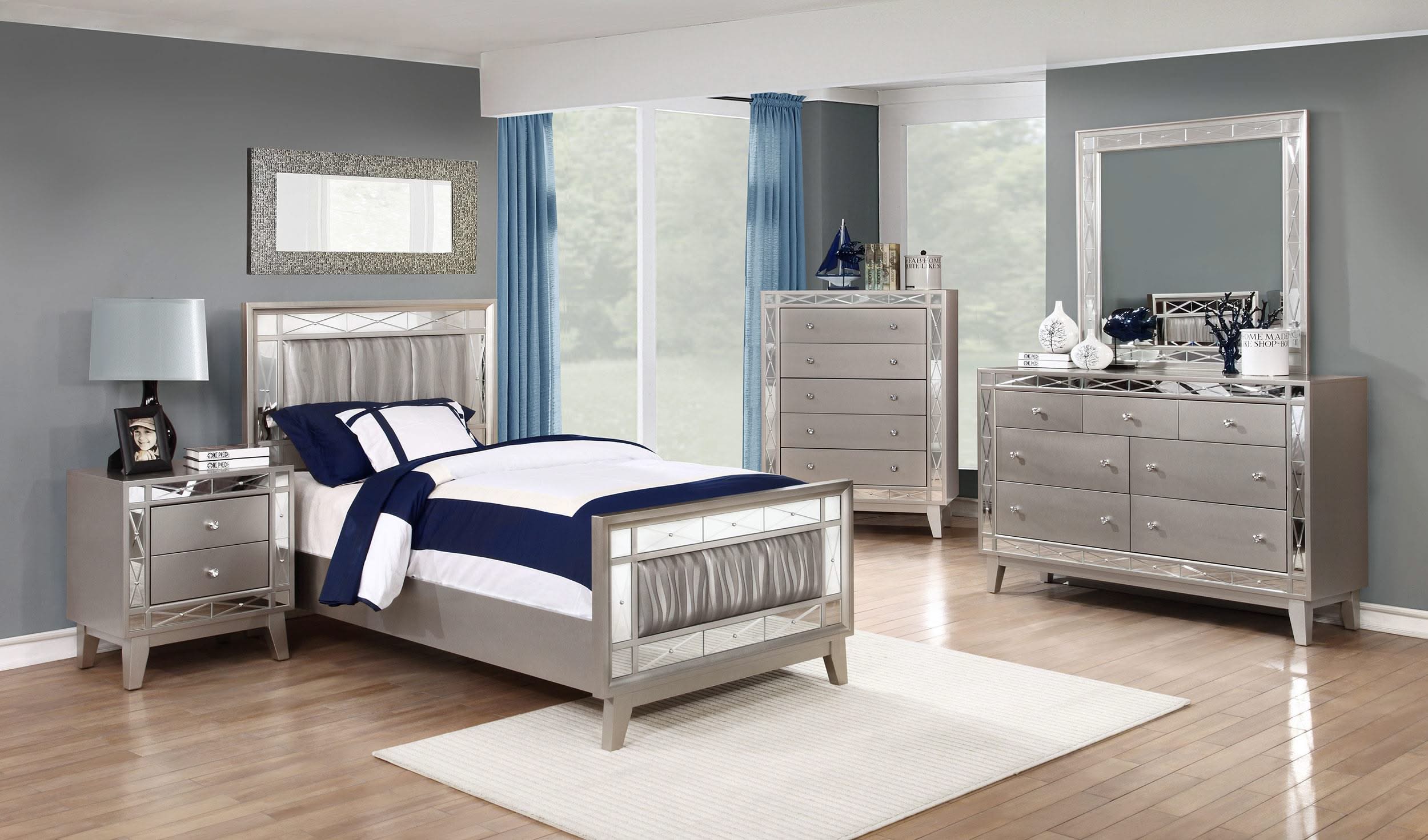 Cama doble con paneles de madera Leighton, color mercurio metálico