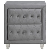 Juego de dormitorio Queen Deanna de 5 piezas en gris