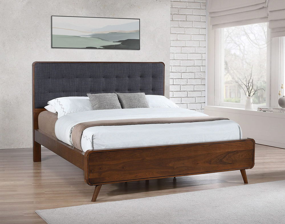 Cama de plataforma California King de Robyn Wood en nogal oscuro