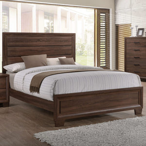 Cama Brandon Wood Eastern King con paneles en marrón cálido