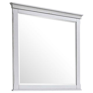 Juego de dormitorio Franco California King de 5 piezas en blanco desgastado