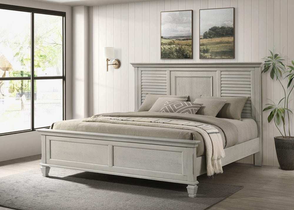 Cama Franco Wood Eastern King con paneles en blanco envejecido