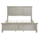 Cama Franco Wood Eastern King con paneles en blanco envejecido