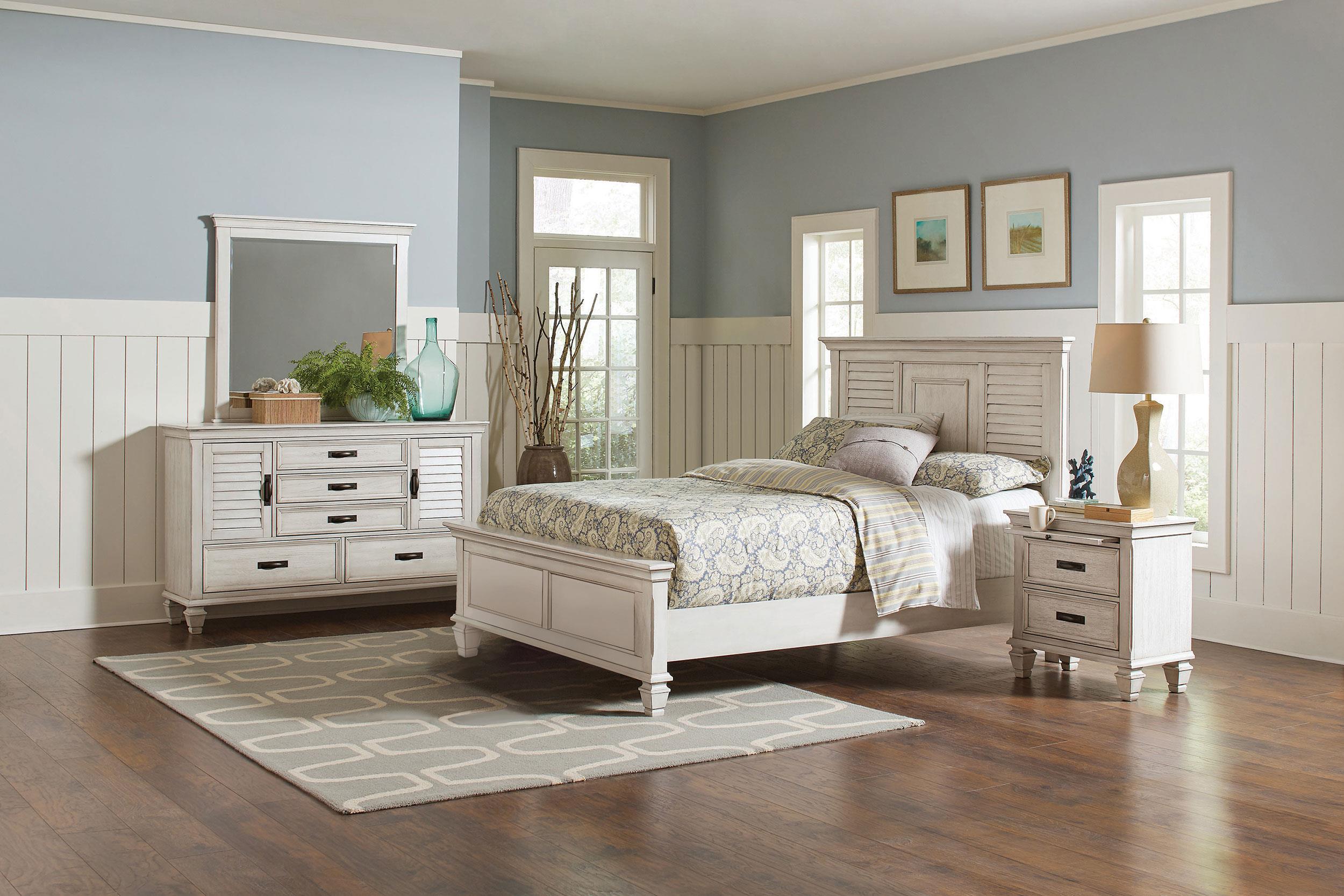 Franco 4-piece California King Bedroom Set Distressed White