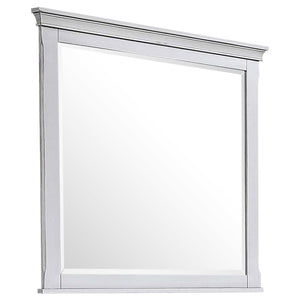 Juego de dormitorio Franco California King de 5 piezas en blanco desgastado