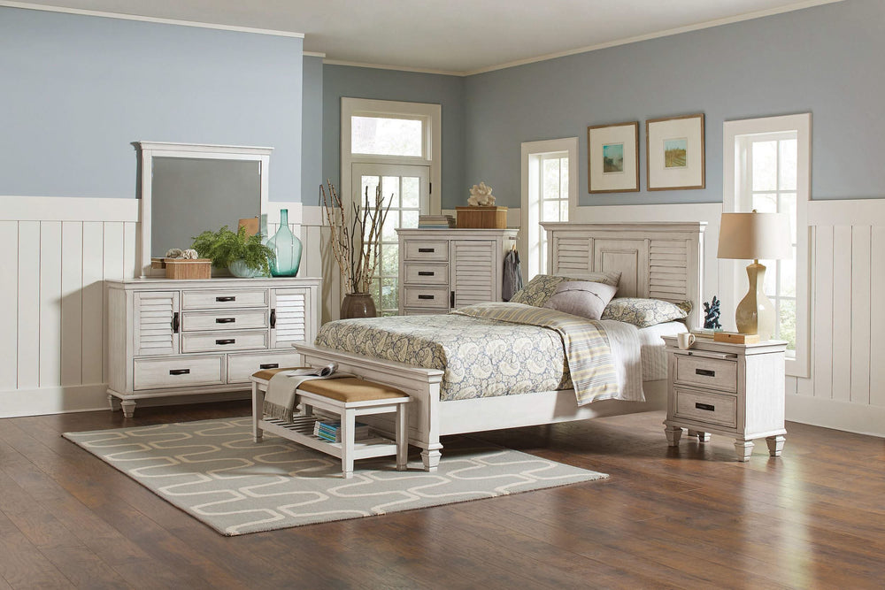 Cama Queen con paneles de madera Franco en blanco desgastado