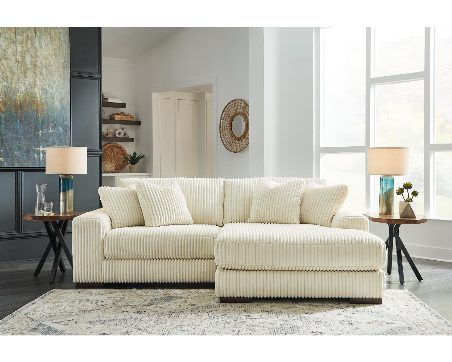Lindyn 2-Piece Sectional with Chaise