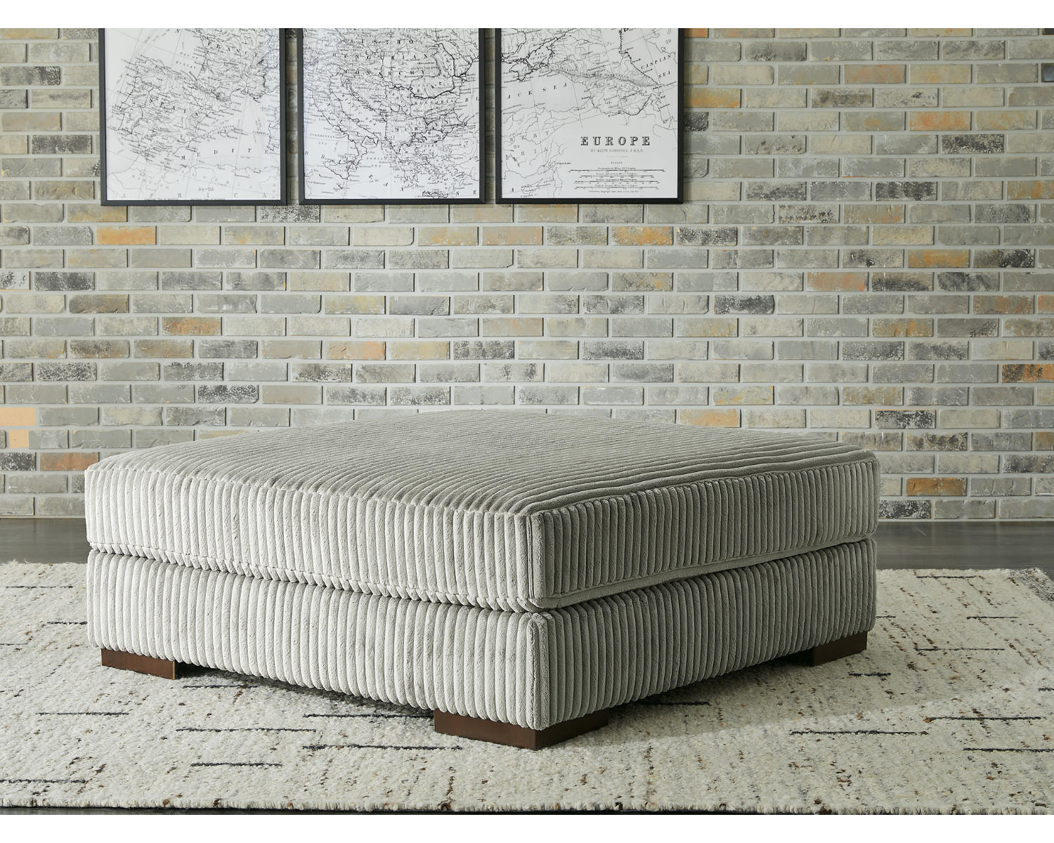 Lindyn 5-Piece Sectional and Ottoman