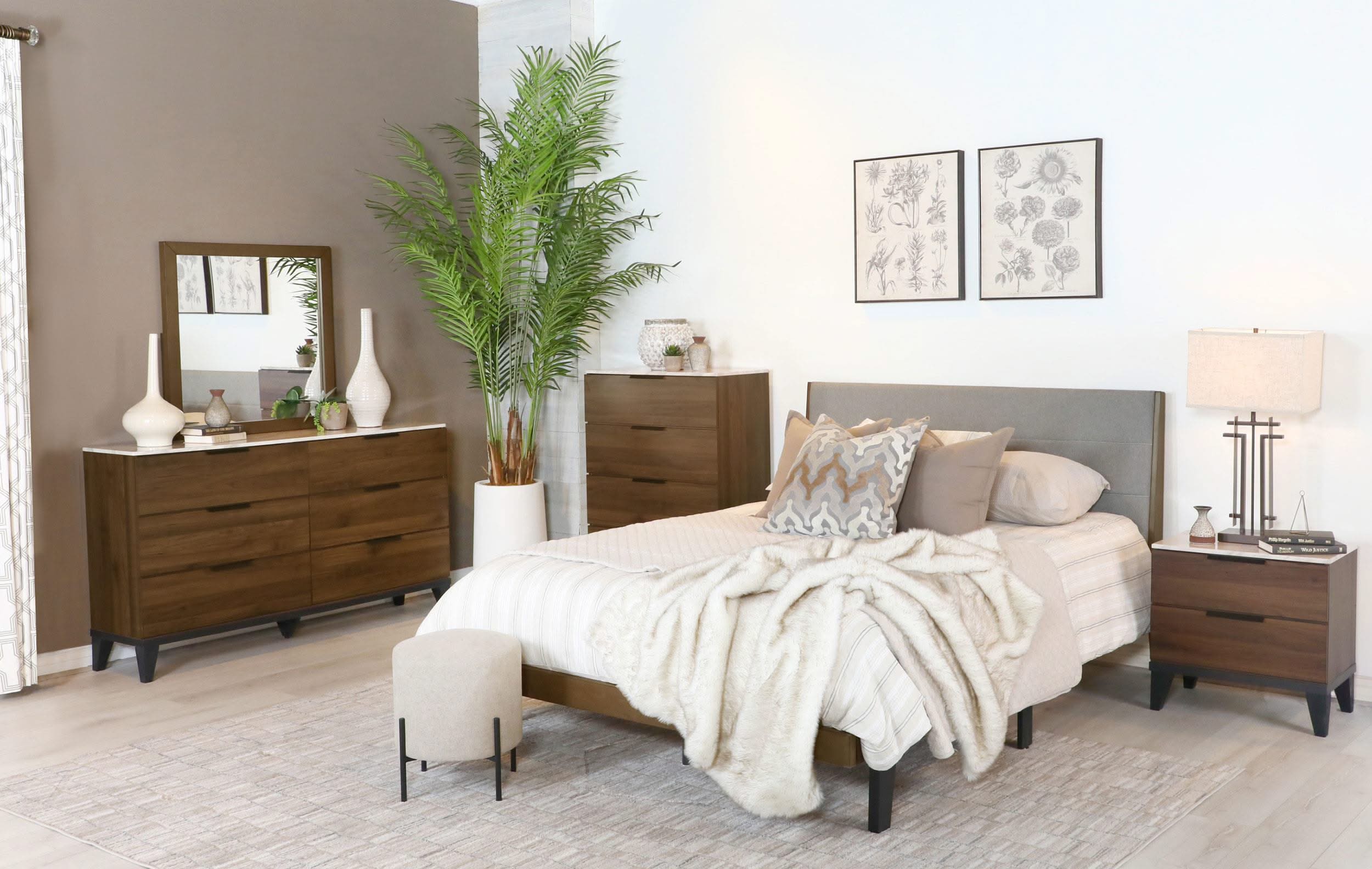 Juego de dormitorio Queen de 5 piezas Mays en nogal