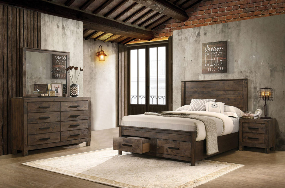 Juego de dormitorio Woodmont California King de 4 piezas en marrón dorado