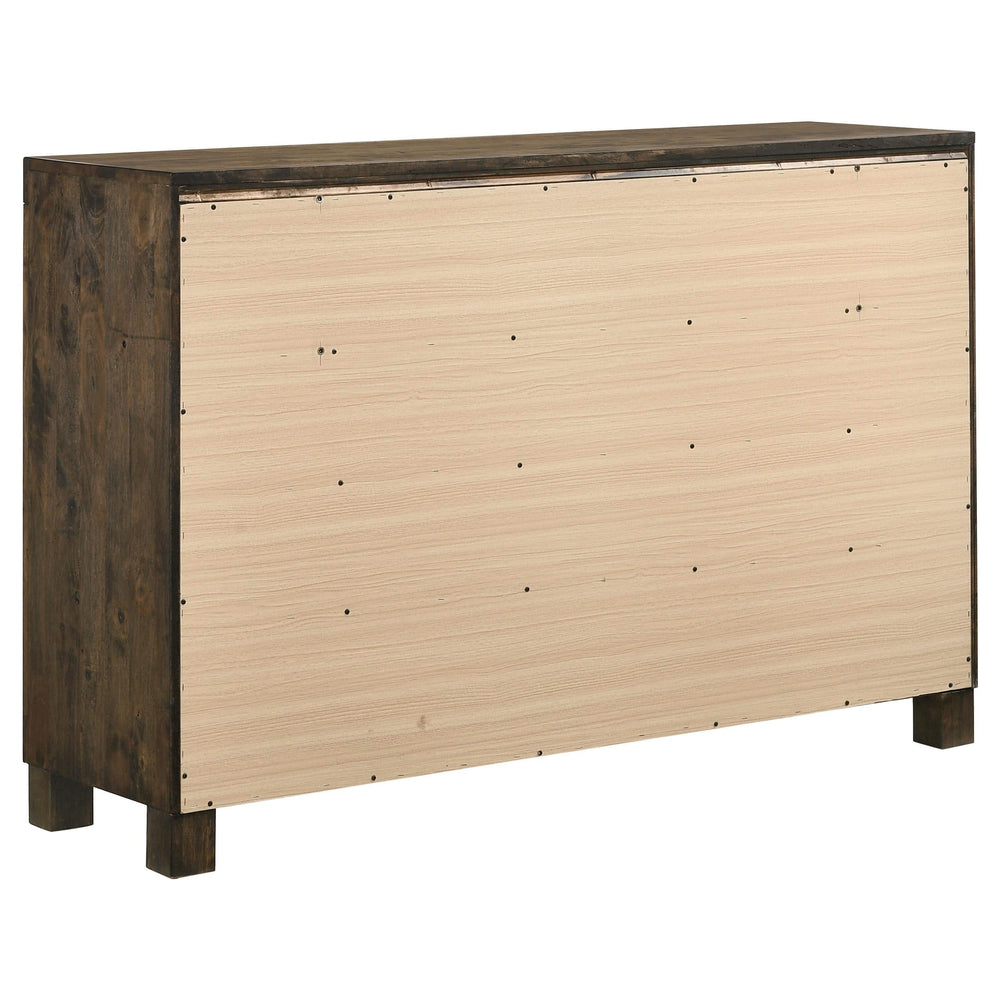 Juego de dormitorio Woodmont California King de 4 piezas en marrón dorado