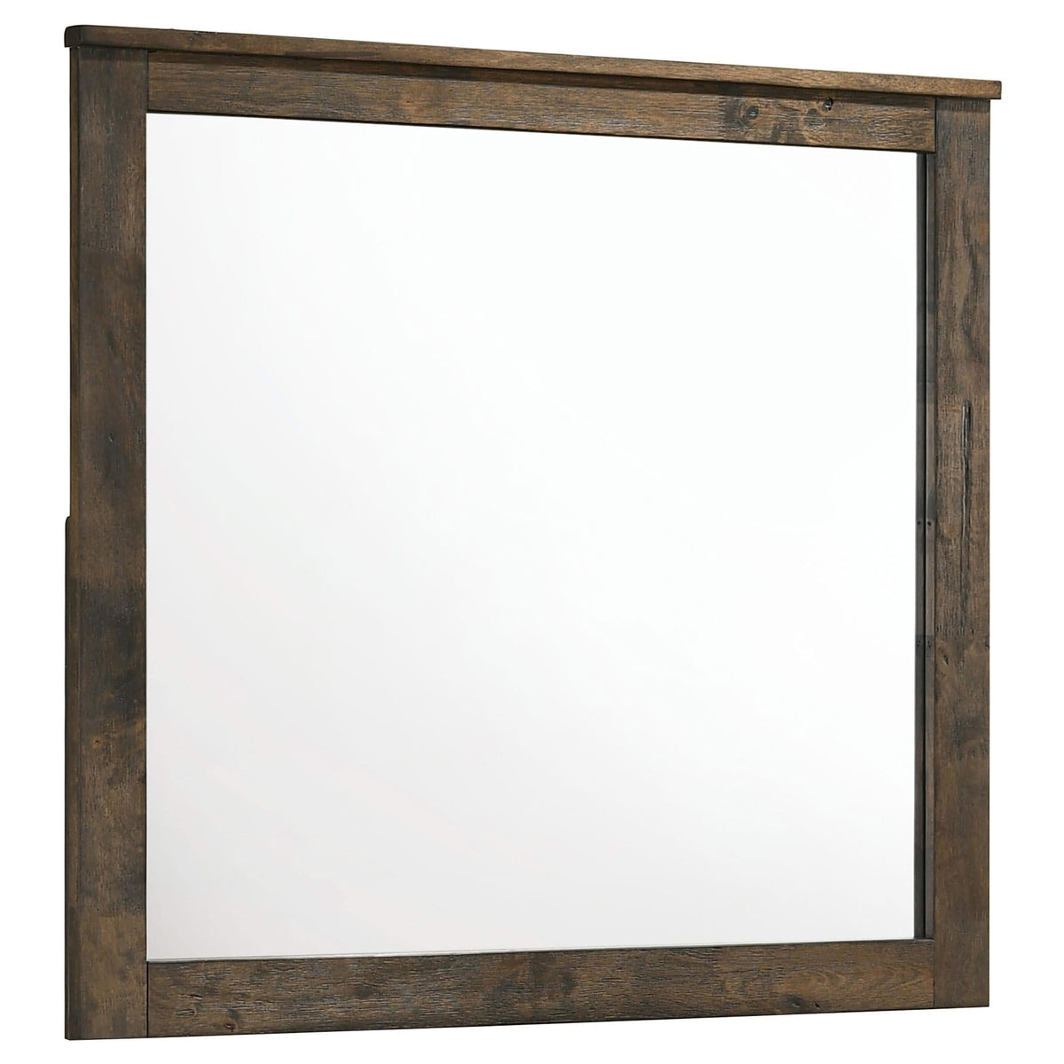 Juego de dormitorio Woodmont California King de 4 piezas en marrón dorado