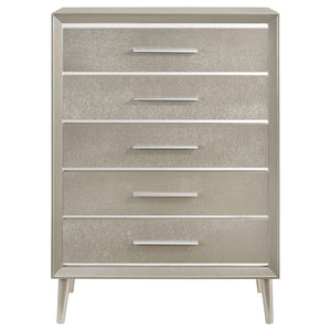 Cómoda Ramon de 5 cajones color plata metalizada