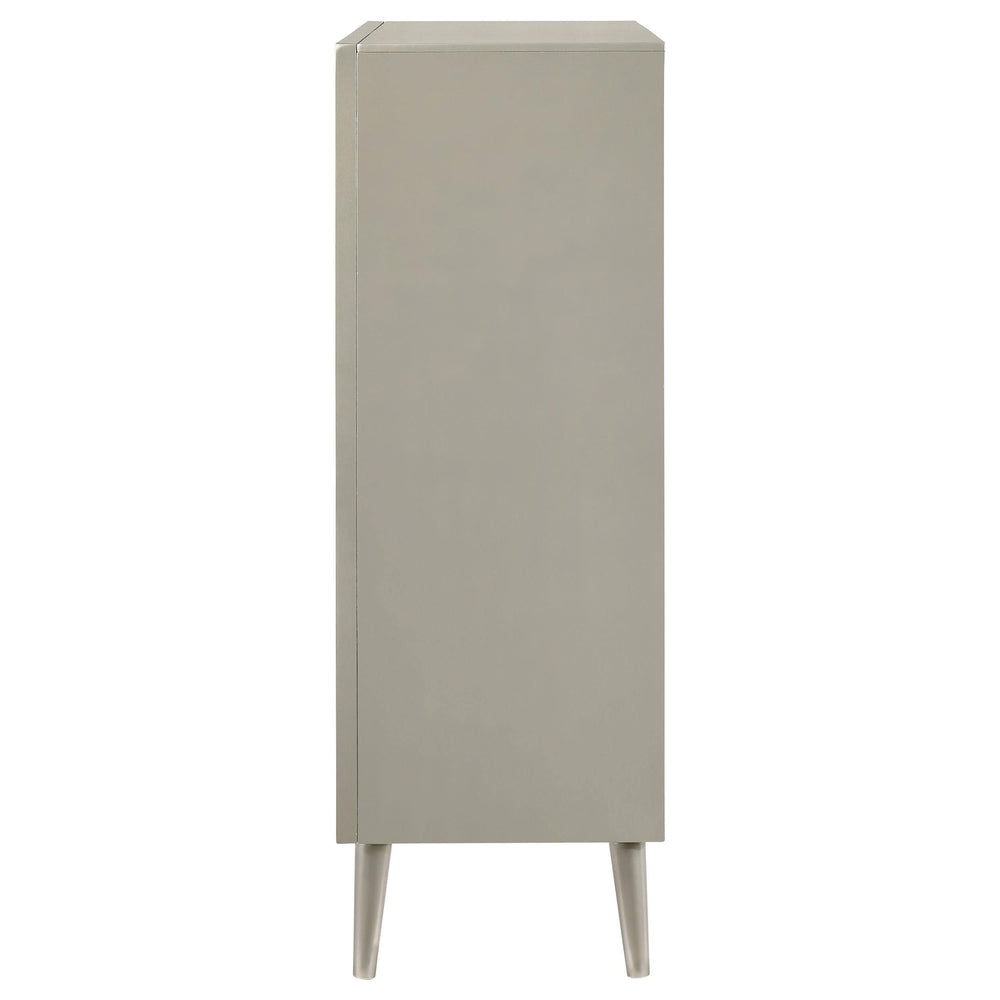 Cómoda Ramon de 5 cajones color plata metalizada