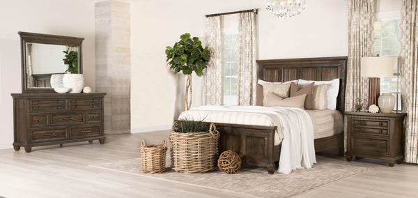 Juego de dormitorio Bennington de 4 piezas Eastern King, color marrón acacia