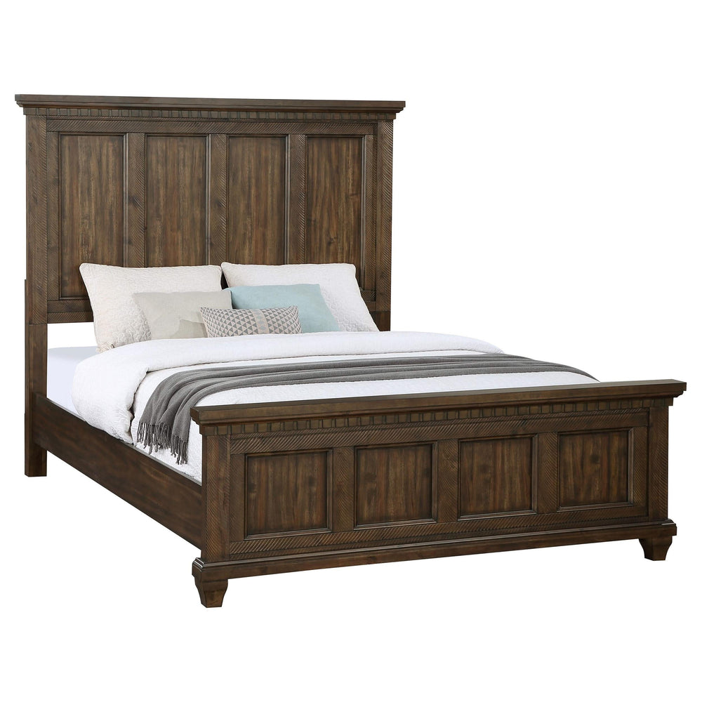 Cama California King con paneles Bennington Wood, color marrón acacia