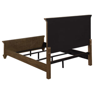 Cama California King con paneles Bennington Wood, color marrón acacia