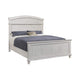 Cama Carolina Eastern King con paneles en blanco antiguo