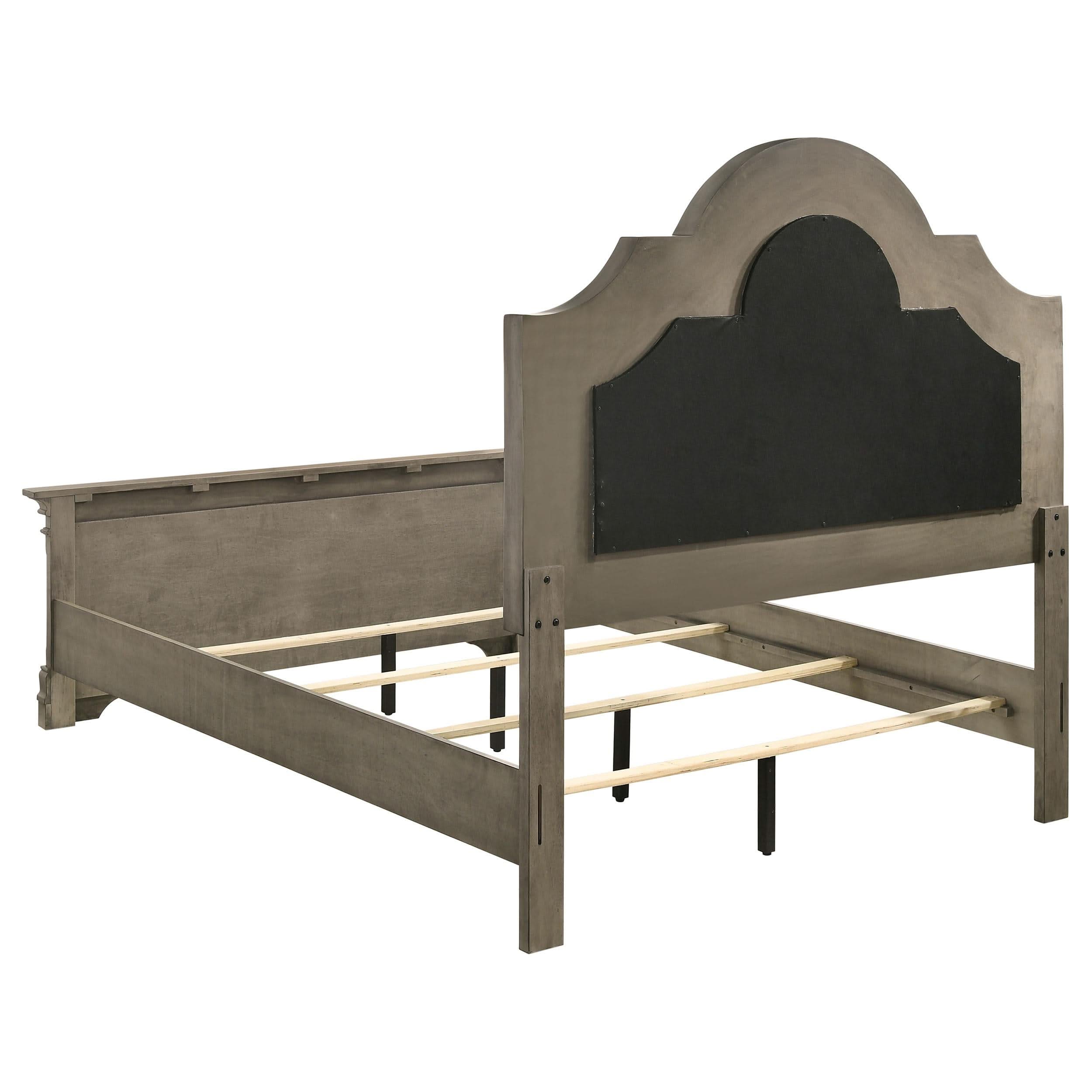 Cama Queen con paneles de madera Manchester en color marrón trigo