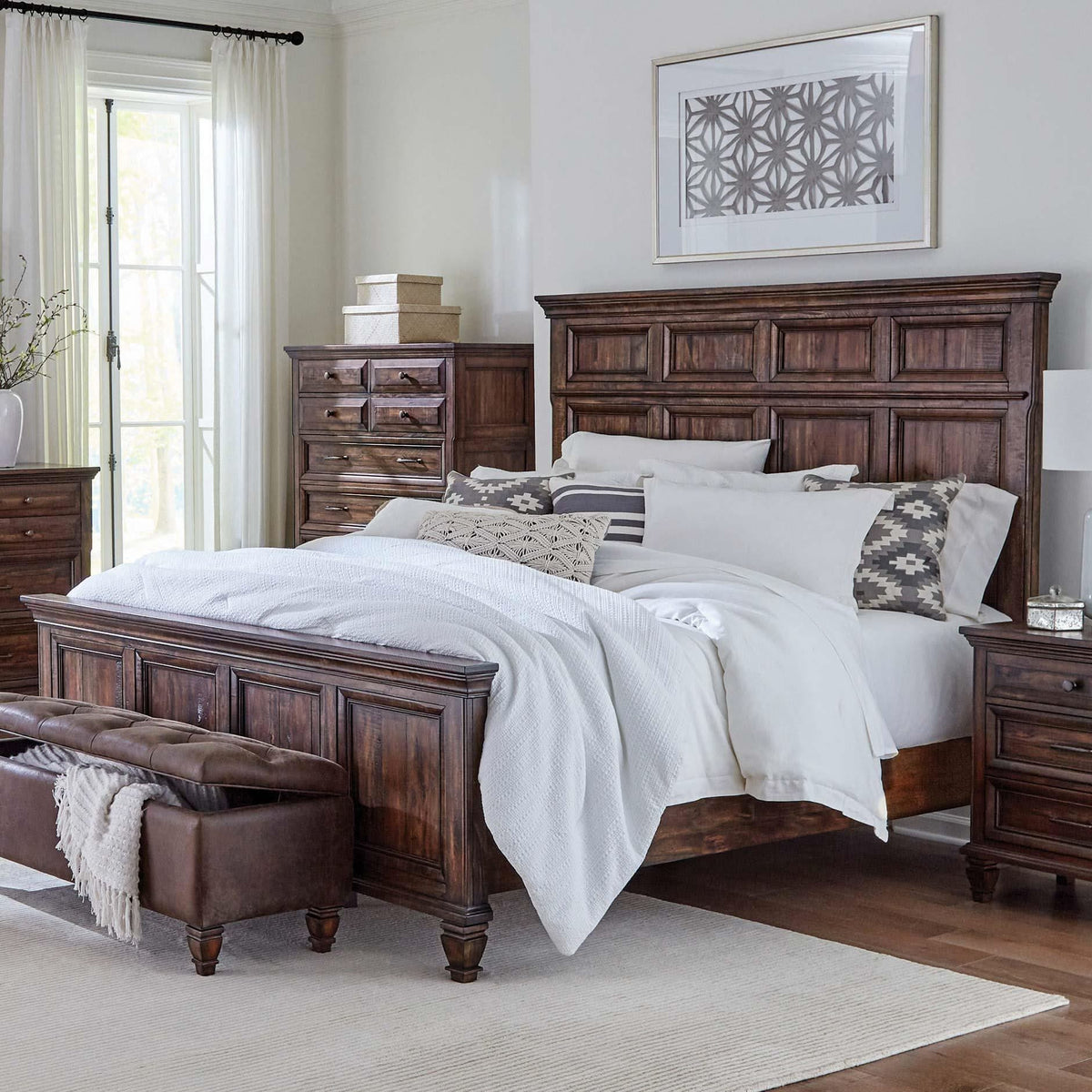 Cama Queen con paneles de madera Avenue Wood, color marrón bruñido y desgastado