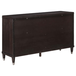 Juego de dormitorio Emberlyn de 4 piezas Eastern King en marrón