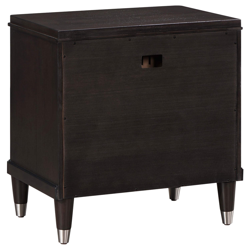 Juego de dormitorio Emberlyn de 4 piezas color marrón para cama Queen