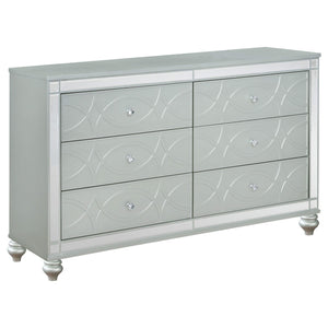 Juego de dormitorio Gunnison Eastern King de 4 piezas, color plateado metalizado
