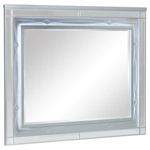 Juego de dormitorio Gunnison Eastern King de 4 piezas, color plateado metalizado