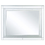 Juego de dormitorio Gunnison Eastern King de 4 piezas, color plateado metalizado