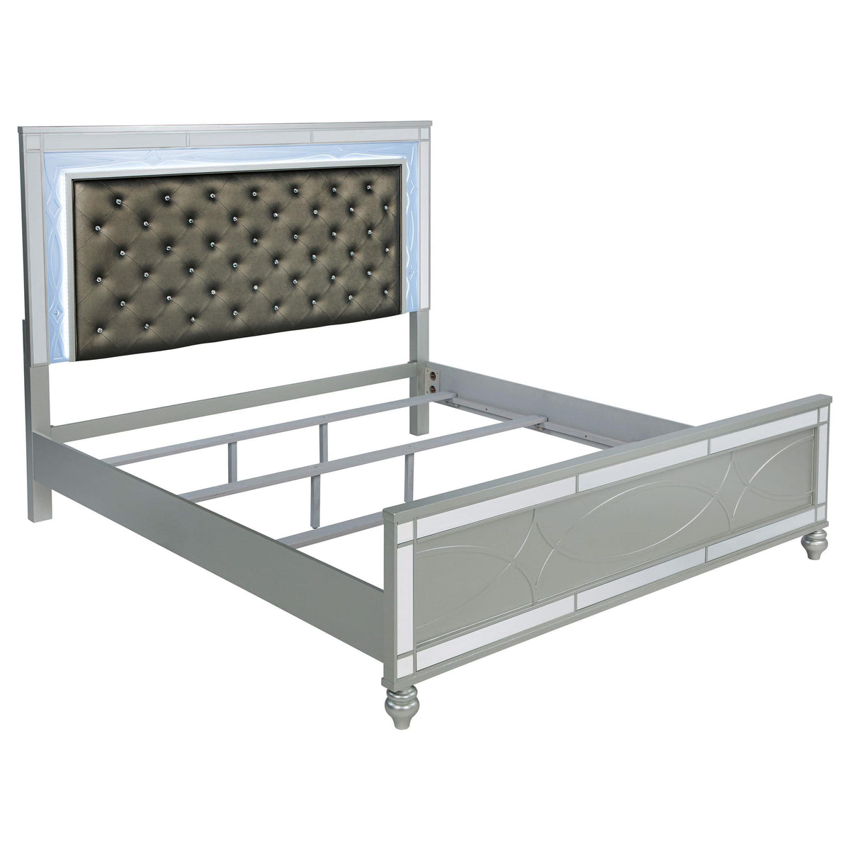 Cama con panel LED Gunnison Wood Eastern King, color plateado metalizado