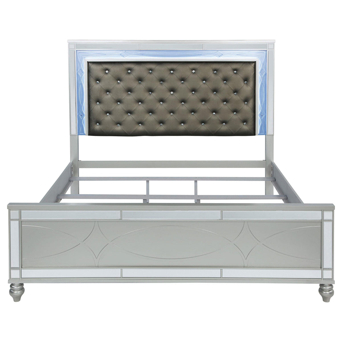 Cama con panel LED Gunnison Wood Eastern King, color plateado metalizado