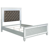 Cama California King con paneles LED Gunnison Wood, color plateado metalizado