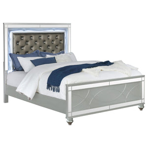Cama California King con paneles LED Gunnison Wood, color plateado metalizado