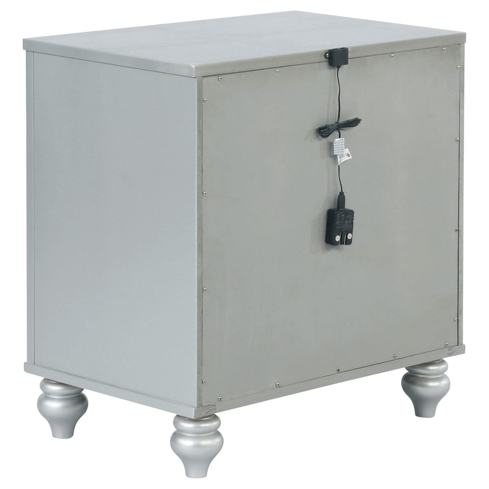Juego de dormitorio Gunnison de 4 piezas tamaño Queen, color plateado metalizado
