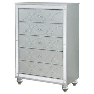 Cómoda de dormitorio Gunnison de 5 cajones en color plateado metalizado