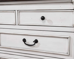 Juego de dormitorio Hillcrest Eastern King de 4 piezas en blanco desgastado