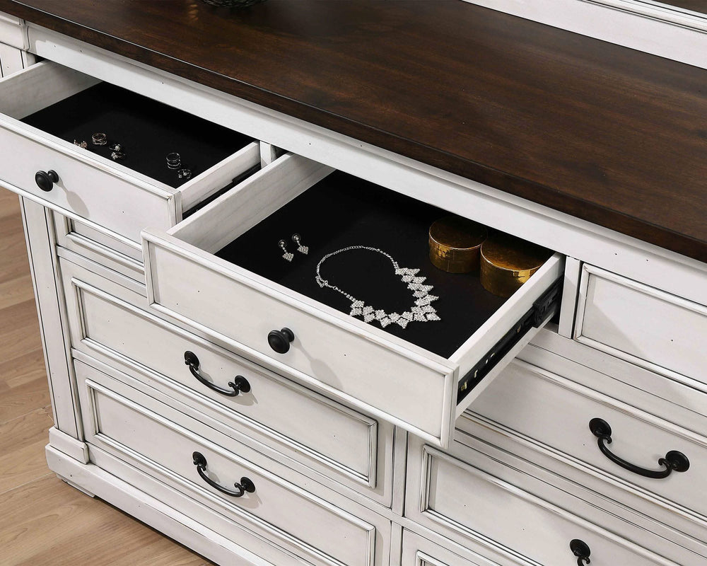 Juego de dormitorio Hillcrest California King de 4 piezas, blanco