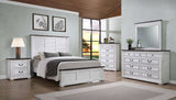 Cama Hillcrest Wood California King con paneles en blanco envejecido