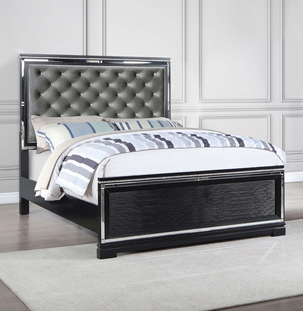 Cama California King con paneles de madera Cappola, color negro