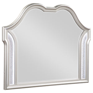 Juego de dormitorio Evangeline California King de 4 piezas en roble plateado