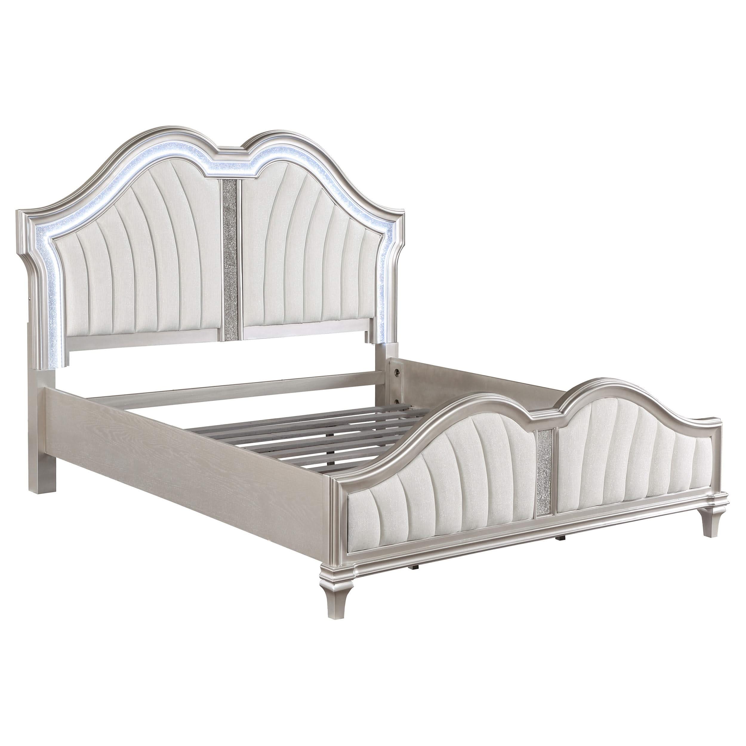 Juego de dormitorio Evangeline de 4 piezas Eastern King en roble plateado
