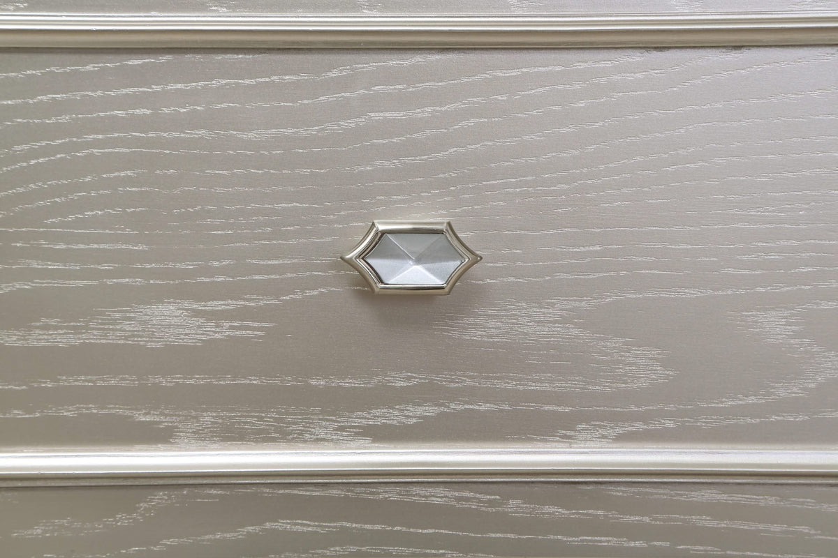 Tocador Evangeline de 4 cajones, mesa de maquillaje de roble plateado