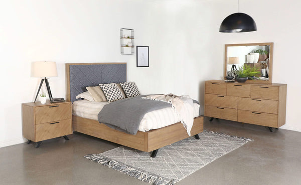 Juego de dormitorio Taylor Queen de 4 piezas en marrón miel claro