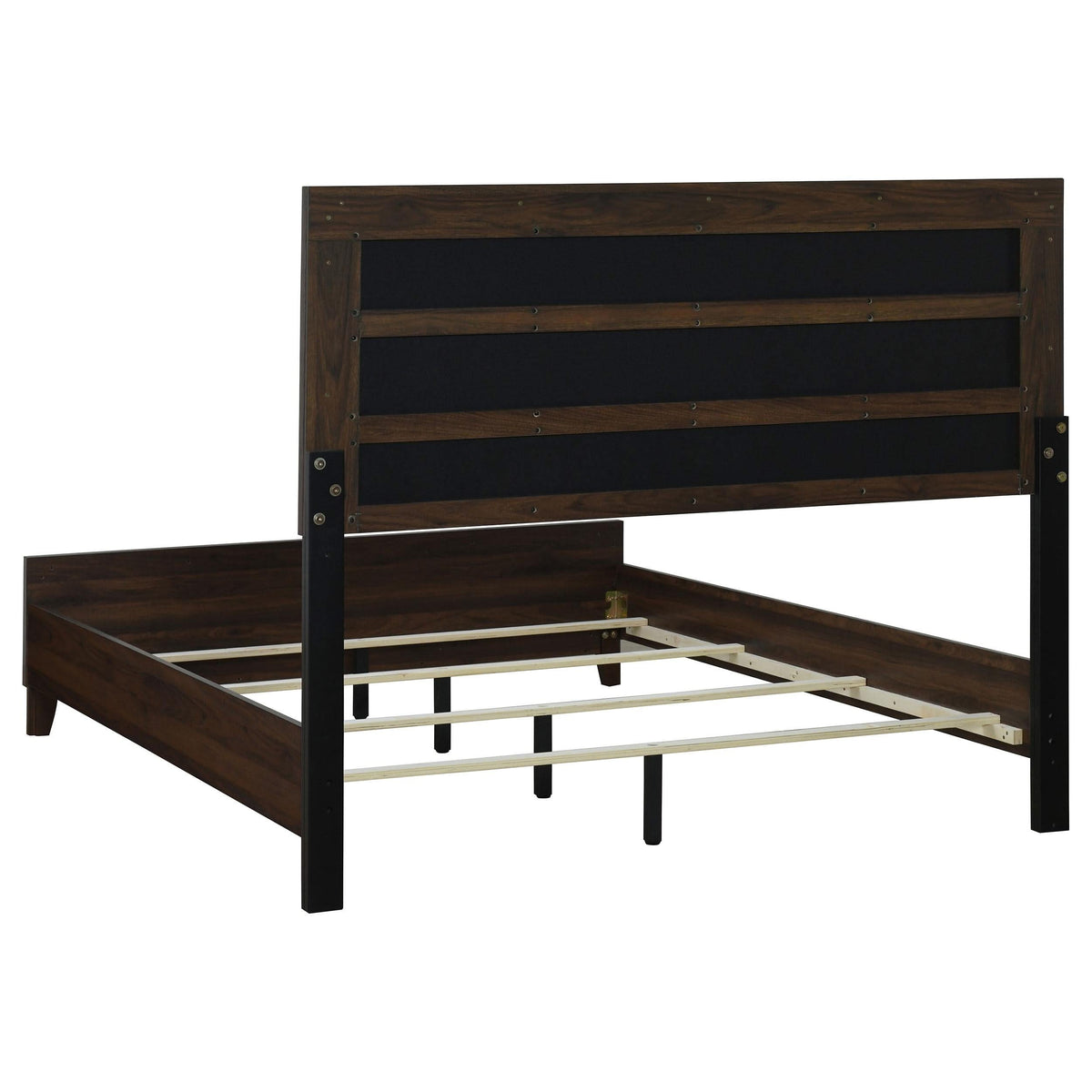 Juego de dormitorio Welsley de 4 piezas Eastern King en nogal
