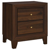 Juego de dormitorio Welsley de 4 piezas Eastern King en nogal