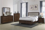 Juego de dormitorio Welsley de 5 piezas Eastern King en nogal